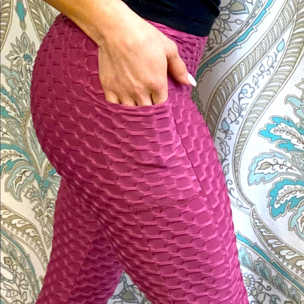 Want a better butt leggings  only sizes S-Xl   24$